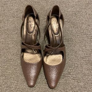 New Life Stride Kalika Champagne Pump 7.5